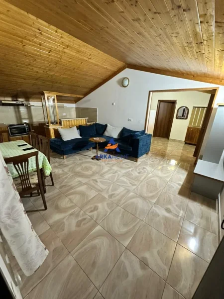 Tirane, jepet me qera apartament 2+1+Ballkon Kati 3, 80 m² 450 € 