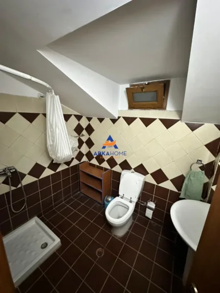 Tirane, jepet me qera apartament 2+1+Ballkon Kati 3, 80 m² 450 € 