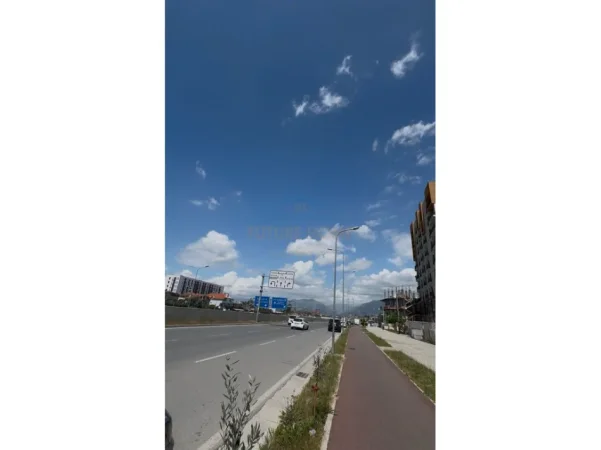 Tirane, jepet me qera ambjent biznesi Kati 0, 30 m² 420 € (UNAZA E RE)