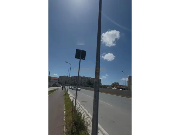 Tirane, jepet me qera ambjent biznesi Kati 0, 30 m² 420 € (UNAZA E RE)