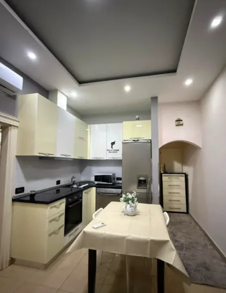 Tirane, jepet me qera apartament 1+1 Kati 3, 60 m² 500 € (ALI DEMI)