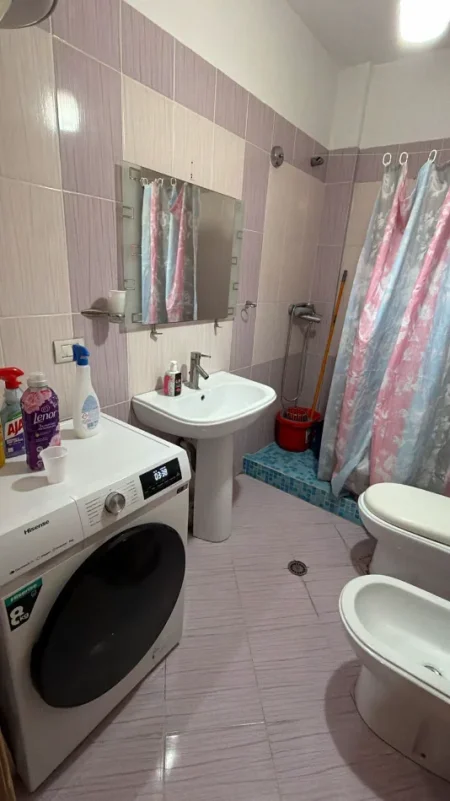 Tirane, jepet me qera Apartament 2+1 Kati 9, 95 m² 500 € (Terminali, Rruga Kastriotët, Casa Italia, Tiranë)