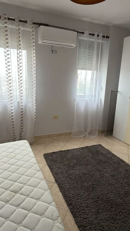 Tirane, jepet me qera Apartament 2+1 Kati 9, 95 m² 500 € (Terminali, Rruga Kastriotët, Casa Italia, Tiranë)