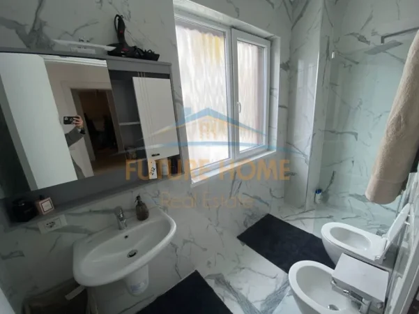 Tirane, jepet me qera apartament 2+1 Kati 4, 106 m² 750 € (grand gallery)