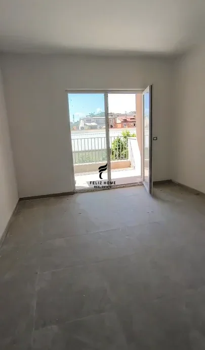 Tirane, jepet me qera apartament 2+1 Kati 1, 94 m² 800 € (LAPRAKE)