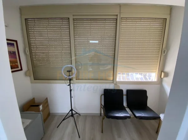 Tirane, jepet me qera ambjent biznesi Kati 0, 63 m² 700 € (Myslym shyri)