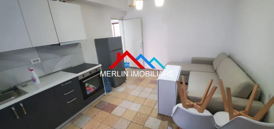 Tirane, jepet me qera apartament 1+1+Ballkon Kati 5, 60 m² 400 € (BRRYLI)