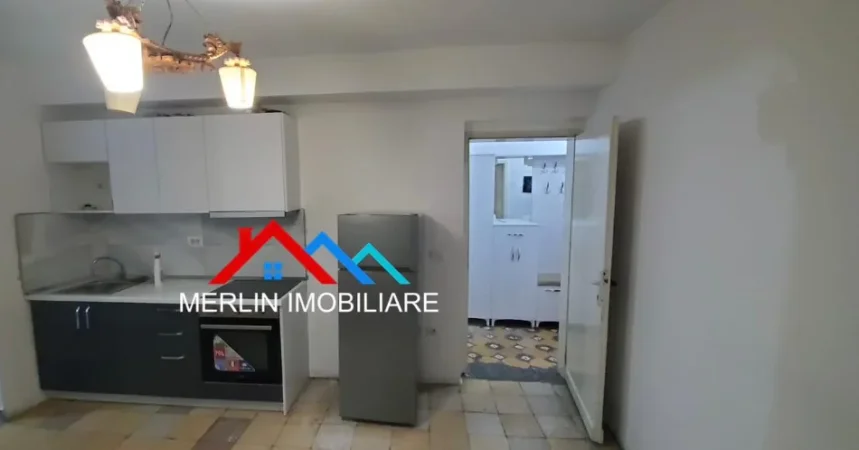 Tirane, jepet me qera apartament 1+1+Ballkon Kati 5, 60 m² 400 € (BRRYLI)