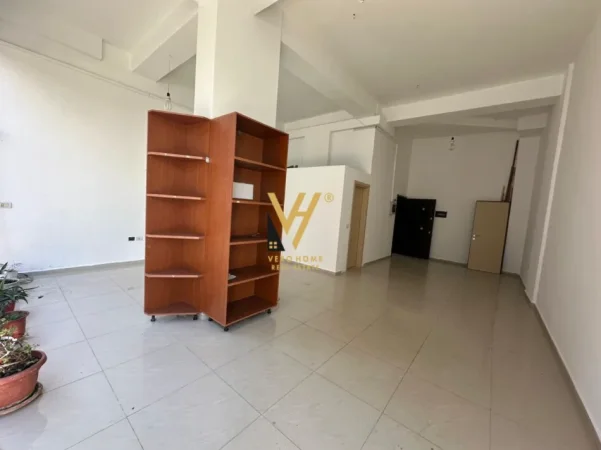 Tirane, jepet me qera ambjent biznesi Kati 0, 54 m² 520 € (ASTIR)