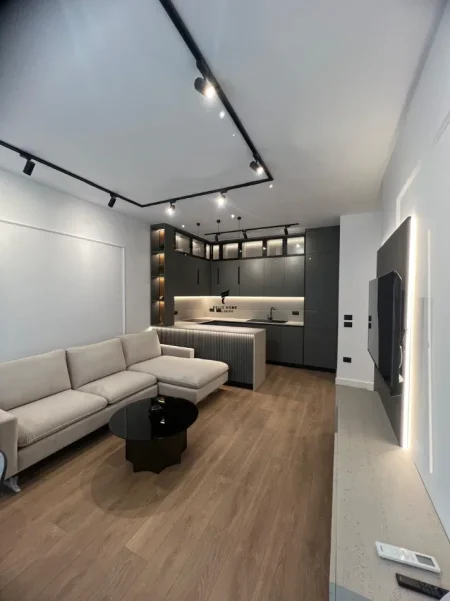 Tirane, jepet me qera apartament 2+1 Kati 1, 87 m² 1.000 € (PORCELAN)