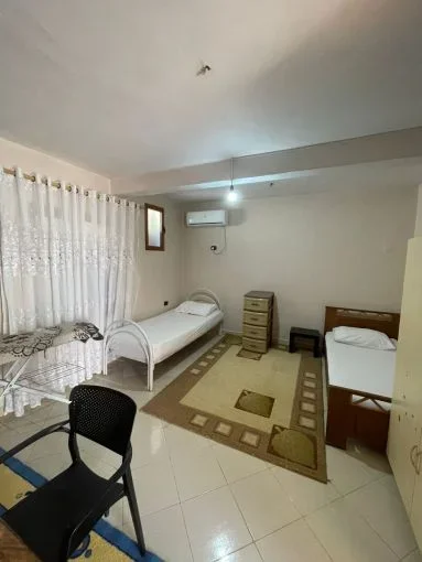 Tirane, jepet me qera apartament 1+1 Kati 0, 300 € (Rruga Jordan Misja)