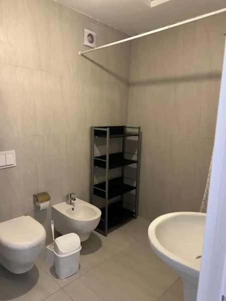 Tirane, jepet me qera apartament 1+1 Kati 5, 67 m² 600 € (Rruga Don Bosko)