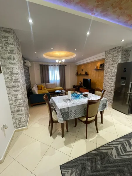 Tirane, jepet me qera apartament 2+1 , 100 m² 1.200 € (AIR ALBANIA)