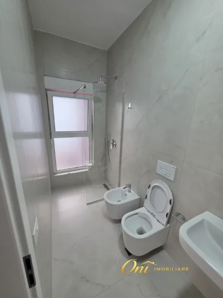 Tirane, jepet me qera apartament 2+1 Kati 8, 75 m² 500 € (KOMPLEKSI KADIU)