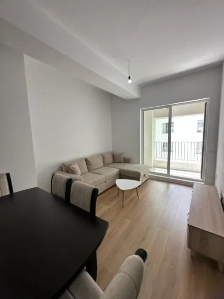 Shqiperi, jepet me qera apartament 2+1+Aneks+Ballkon Kati 7, 450 € 