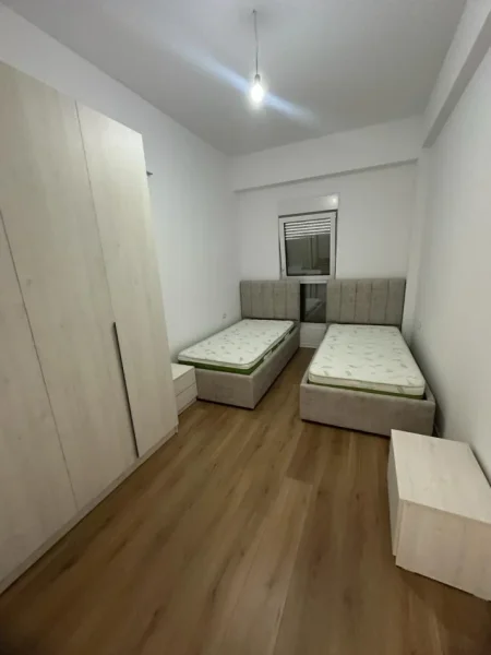 Shqiperi, jepet me qera apartament 2+1+Aneks+Ballkon Kati 7, 450 € 