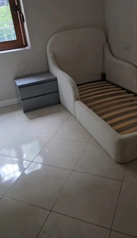 Tirane, jepet me qera apartament 2+1 Kati 1, 118 m² 600 € (Rruga E Elbasanit)