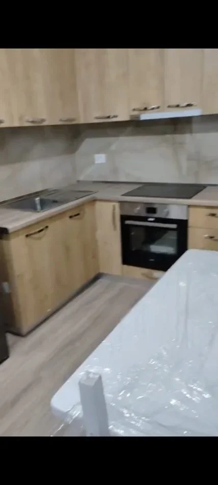 Tirane, jepet me qera apartament 1+1 Kati 4, 70 m² 350 € (Rruga 5 Maji)