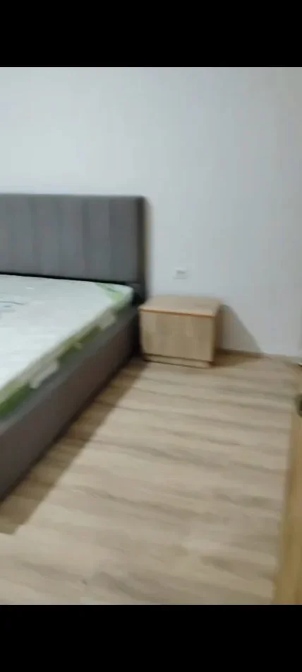 Tirane, jepet me qera apartament 1+1 Kati 4, 70 m² 350 € (Rruga 5 Maji)