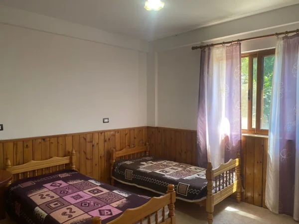 Tirane, jepet me qera apartament 2+1 Kati 1, 115 m² 400 € (Allias)