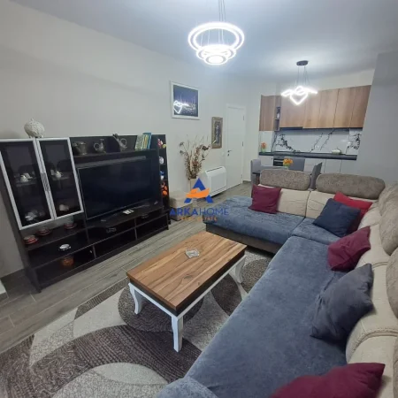 Tirane, jepet me qera apartament 1+1+Ballkon Kati 2, 70 m² 578 € 