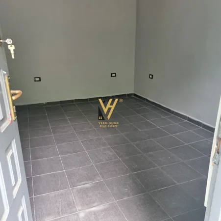 Tirane, jepet me qera zyre Kati 0, 20 m² 520 € (ISH EKSPOZITA)
