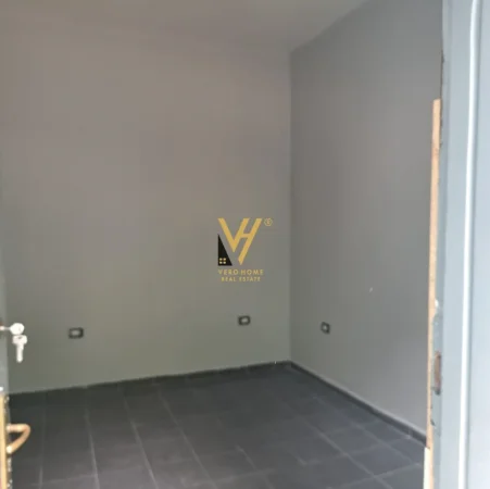 Tirane, jepet me qera zyre Kati 0, 20 m² 520 € (ISH EKSPOZITA)