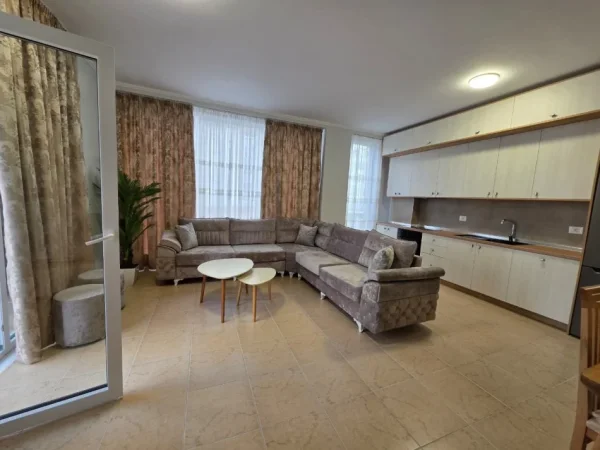 Tirane, jepet me qera apartament 2+1 Kati 5, 125 m² 1.000 € (Apartament 212 Bulevardi I Ri)