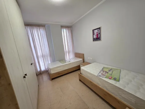 Tirane, jepet me qera apartament 2+1 Kati 5, 125 m² 1.000 € (Apartament 212 Bulevardi I Ri)