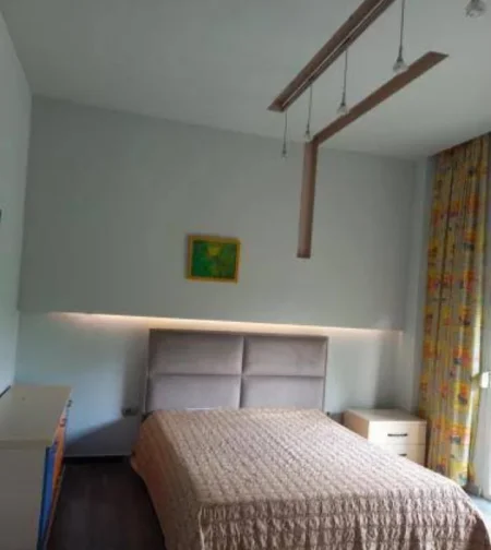 Mali Robit, apartament 1+1 Kati 1, 70 m² 400 € (Rruga Skenderbeu)