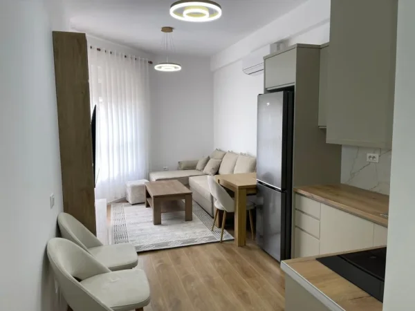 Tirane, jepet me qera apartament 1+1 Kati 3, 55 m² 450 € (Mangalem 21)