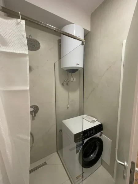 Tirane, jepet me qera apartament 1+1 Kati 3, 55 m² 450 € (Mangalem 21)
