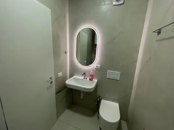 Tirane, jepet me qera apartament 1+1 Kati 3, 55 m² 450 € (Mangalem 21)