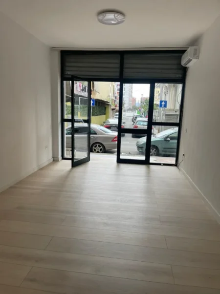 Tirane, shitet zyre Kati 0, 35 m² 70.000 € (ish parku i autobusave)