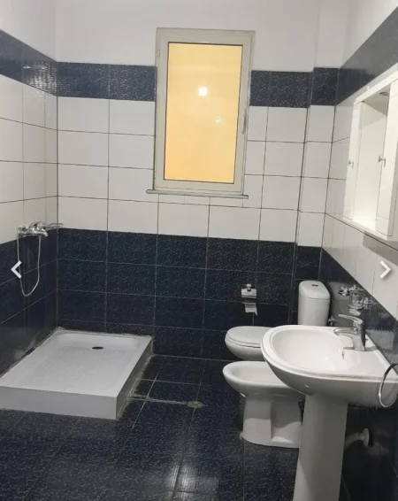 Tirane, jepet me qera apartament 1+1 Kati 3, 110 m² 400 € (Kodra E Diellit)