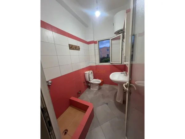 Tirane, jepet me qera apartament 2+1 Kati 3, 90 m² 350 € (Kodra e Priftit)
