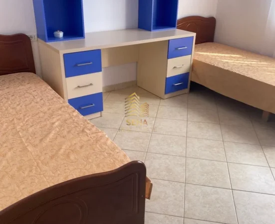 Tirane, jepet me qera apartament 3+1+Ballkon Kati 5, 120 m² 700 € (Stacioni i Trenit)