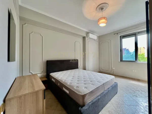 Tirane, jepet me qera apartament Kati 4, 700 € 