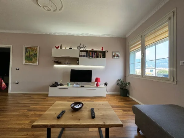 Tirane, jepet me qera apartament 1+1+Ballkon Kati 6, 75 m² 700 €