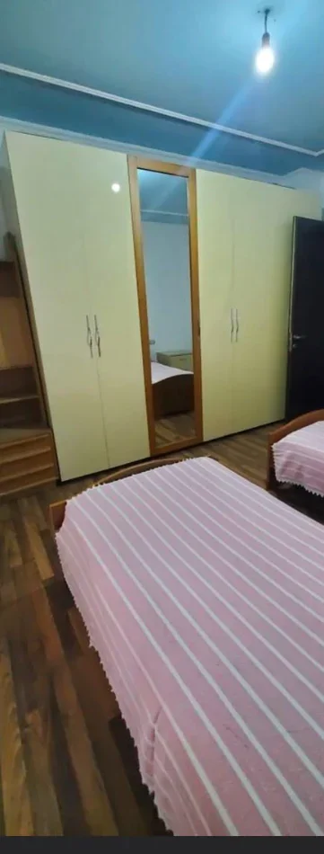 Tirane, jepet me qera apartament 2+1+Ballkon Kati 5, 110 m² 600 € 