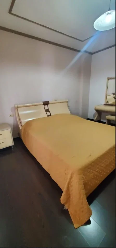 Tirane, jepet me qera apartament 2+1+Ballkon Kati 5, 110 m² 600 € 