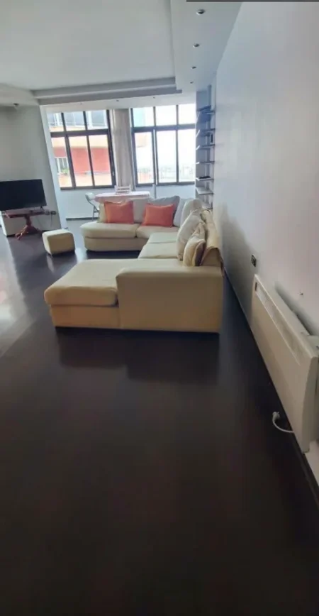 Tirane, jepet me qera apartament 2+1+Ballkon Kati 5, 110 m² 600 € 