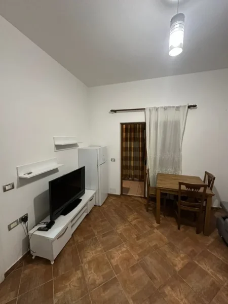 Tirane, jepet me qera apartament 1+1 Kati 2, 60 m² 330 € (Bulevardi i Ri)