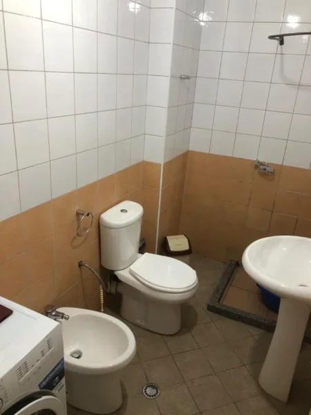 Tirane, jepet me qera apartament 1+1 Kati 3, 60 m² 370 € 