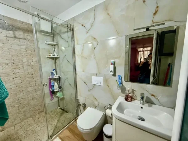 Tirane, jepet me qera apartament 2+1 Kati 1, 105 m² 1.000 € (Komuna E Parisit)