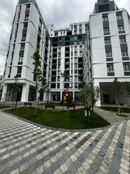 Tirane, jepet me qera dyqan Kati 0, 100 m² 2.500 € (KOMUNA E PARISIT)