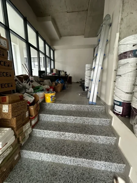 Tirane, jepet me qera dyqan Kati 0, 100 m² 2.500 € (KOMUNA E PARISIT)