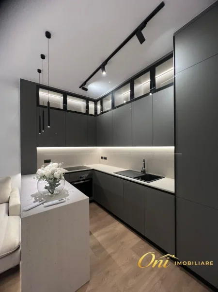 Tirane, jepet me qera apartament 2+1+POST PARKIMI  Kati 7, 90 m² 1.000 € (PERBALL ME UET)