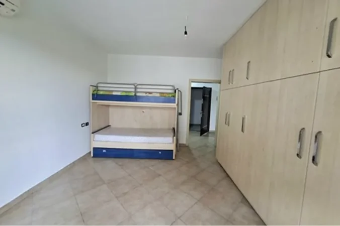 Shitet Apartament 2+1 në Yzberisht
