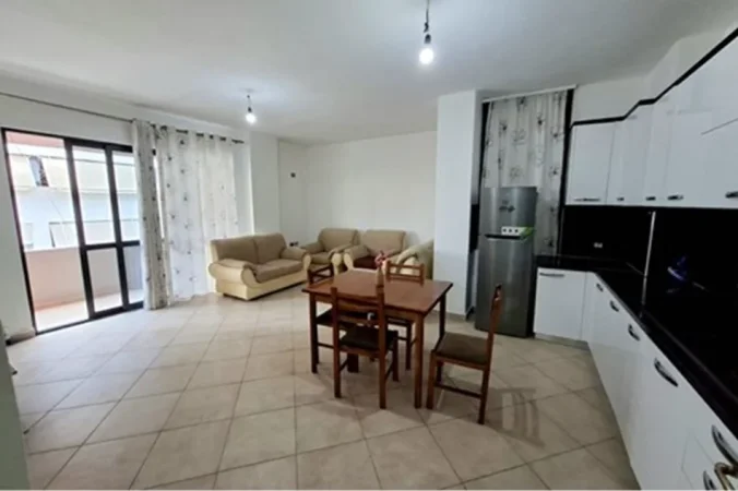 Shitet Apartament 2+1 në Yzberisht
